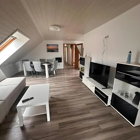 Hanne Im Dorfzentrum