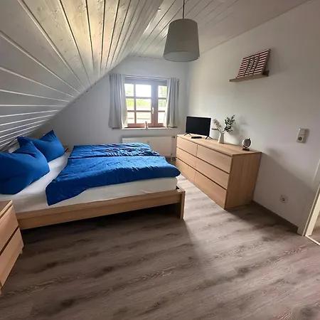 Hanne Im Dorfzentrum * Zierow